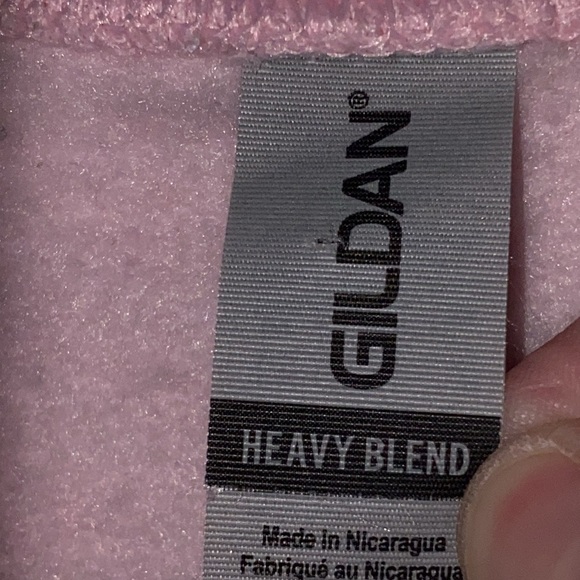 HAVE A MERRY SWIFTMAS DESIGN WO SIZE XL Gildan Pink Heavy Blend Sweatshirt. EUC - Picture 3 of 9